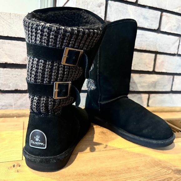 Size 9 Bearpaw boots - Picture 2 of 4